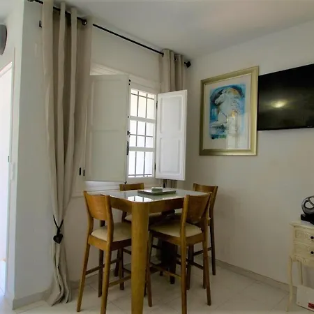 Ground Floor With Pool View! Lejlighed *